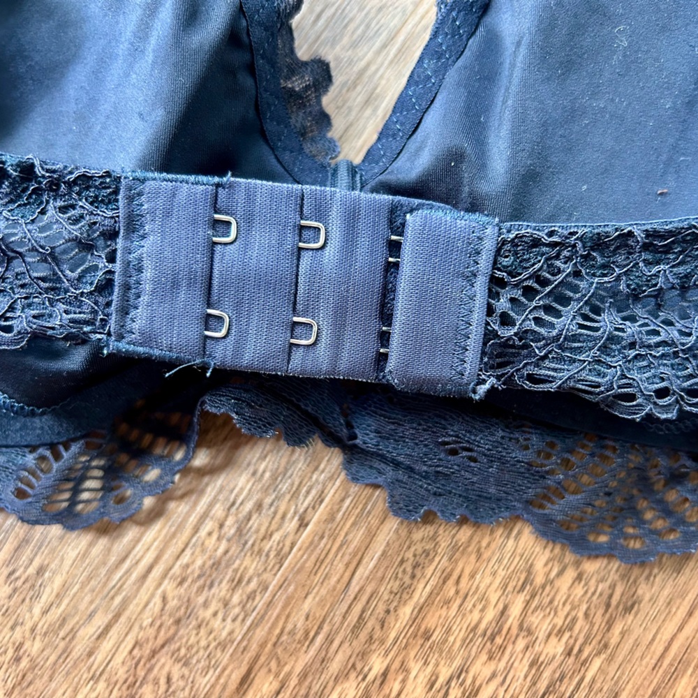 ABERCROMBIE & FITCH A&F Floral Navy Lace Halter Bralette Romantic Lounge | Sz M - Picture 10 of 10